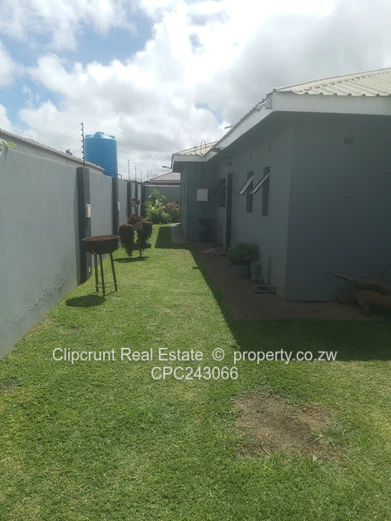 Ashdown Park - Neat and Modern House For Sale