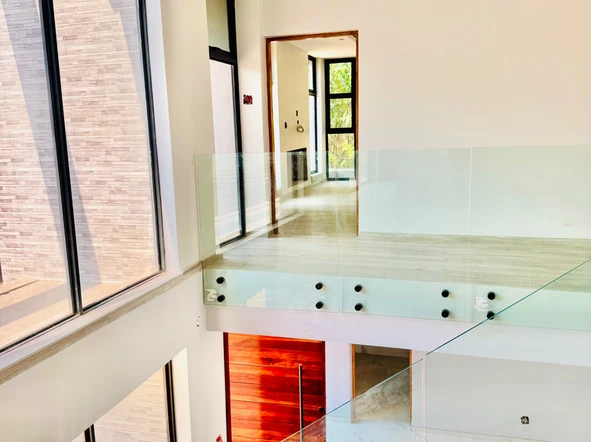 4 Bedroom Flat & Apartment