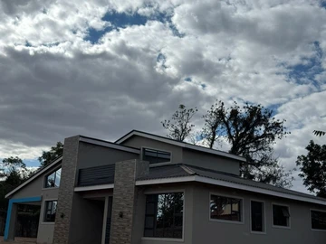 Luxurious 4-Bedroom Townhouse with Pool in great neighborhood
