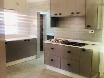 4 Bedroom Flat & Apartment