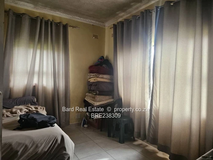 Hogerty Hill Townhouse Complex on 4,348 m² with Borehole