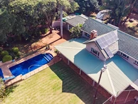 Prime Location - Grand Home Plus Two Cottages