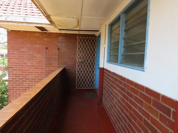 2 Bedroom Flat & Apartment