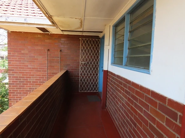 2 Bedroom Flat & Apartment