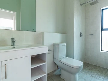 2 Bedroom Flat & Apartment