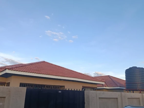 2 Bedroom Flat & Apartment