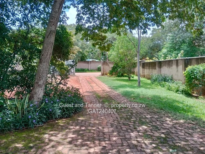 Low-Density Investment Opportunity on 2,100 sqm in Victoria Falls