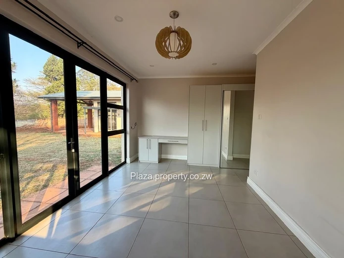 Space, Privacy & Security - Exclusive Helensvale Townhouse