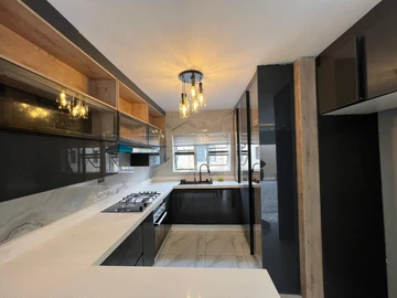 3 Bedroom Flat & Apartment