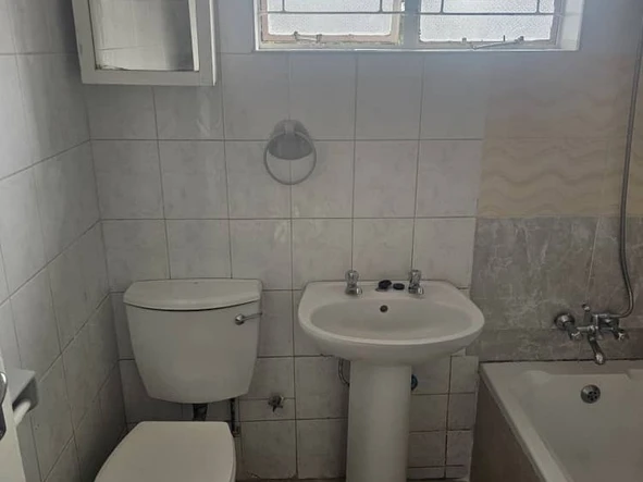 2 Bedroom Flat & Apartment