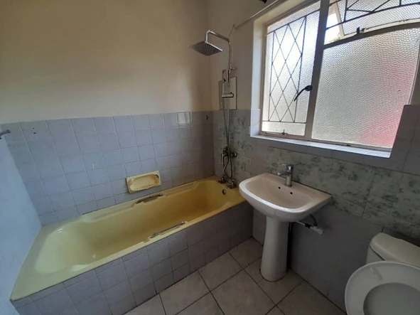 2 Bedroom Flat & Apartment