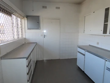 3 Bedroom Flat & Apartment