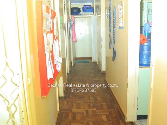 Hillside, Bulawayo: 3BR on 4,047m² — Pool & Borehole