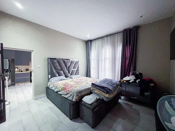 3 Bedroom Flat & Apartment