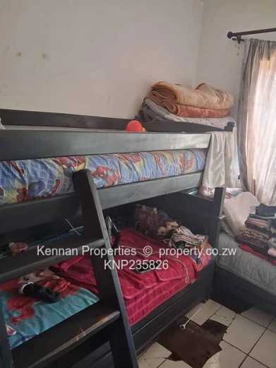 Secure 2-bedroom flat close to Avenues Hospital and Shops.