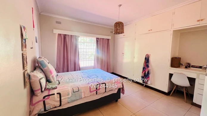 Very neat family home with prolific borehole.