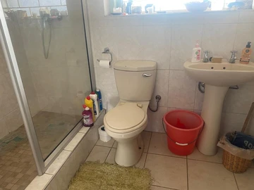 2 Bedroom Flat & Apartment