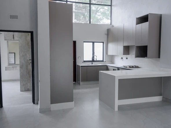 4 Bedroom Flat & Apartment