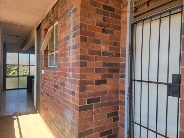 2 Bedroom Flat & Apartment