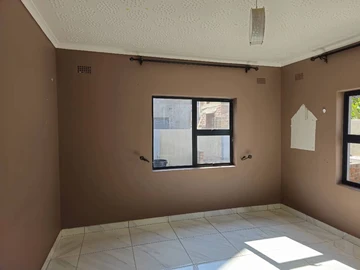 3 Bedroom Flat & Apartment