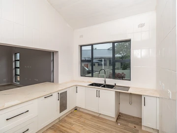 3 Bedroom Flat & Apartment