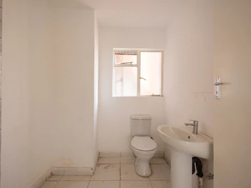 2 Bedroom Flat & Apartment