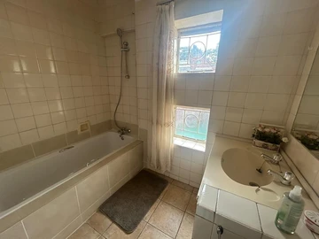 3 Bedroom Flat & Apartment