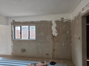 4 Bedroom Flat & Apartment