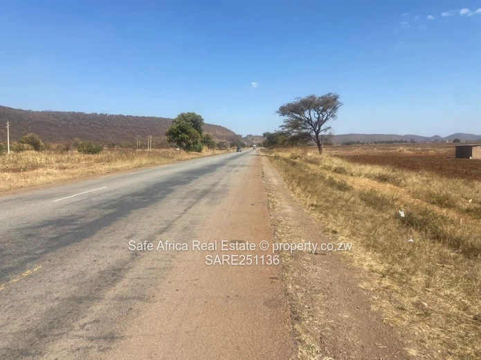 6 Hectares Plot Bulawayo Road Frontage Vacant Land For Sale-Opposite Kyntre Estates Just After Famil