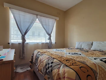 2 Bedroom Flat & Apartment