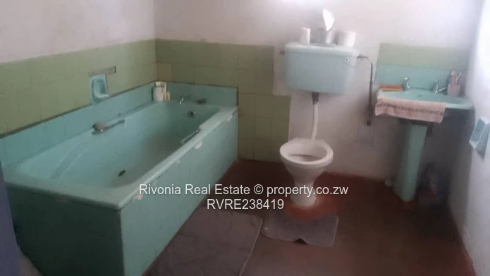 Zengeza 5 , 8 roomed house on 400sqm 45k deeds