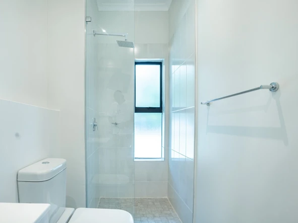 2 Bedroom Flat & Apartment