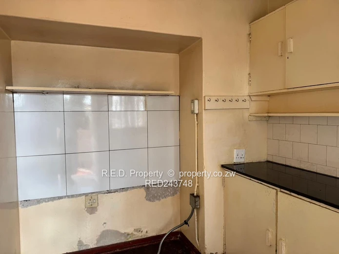 Flat to Rent In Famona!