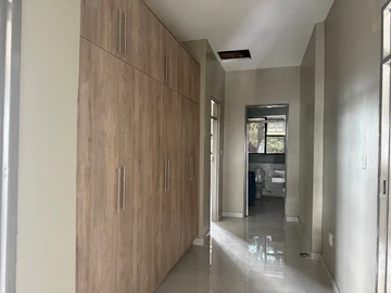 3 Bedroom Flat & Apartment