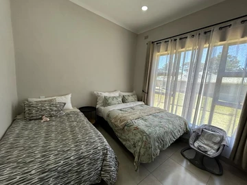 4 Bedroom Flat & Apartment