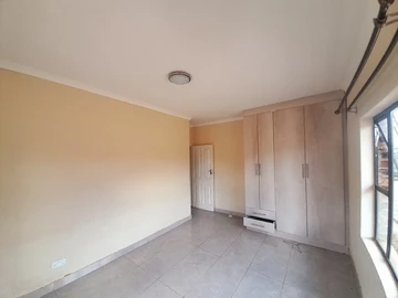 3 Bedroom Flat & Apartment