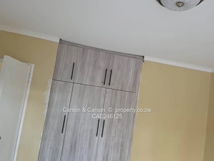 Greendale 3-Bed Garden Flat — En-suite, Parking & Tank