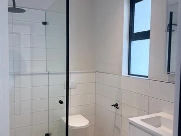 2 Bedroom Flat & Apartment