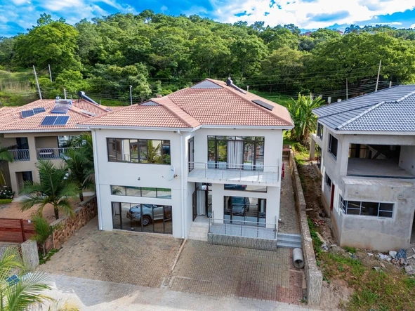 6 Bedroom Flat & Apartment