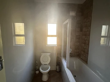 6 Bedroom Flat & Apartment