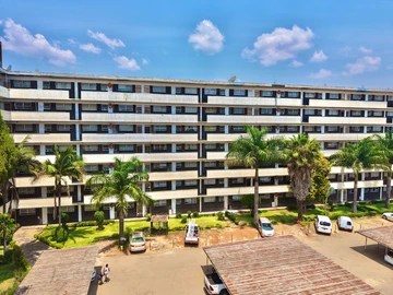2 Bedroom Flat & Apartment