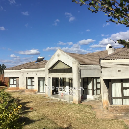 Neat 6 bedroom bungalow 