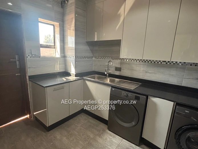 6 Bed House To Rent In Gletwyn 