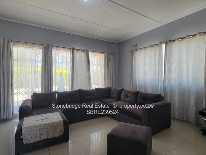 Secure 3 Bedroomed Townhouse in Selbourne Park for sale