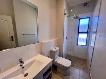 2 Bedroom Flat & Apartment