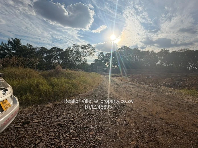 400m² Serviced Stand in Waterfalls - Gravel Roa