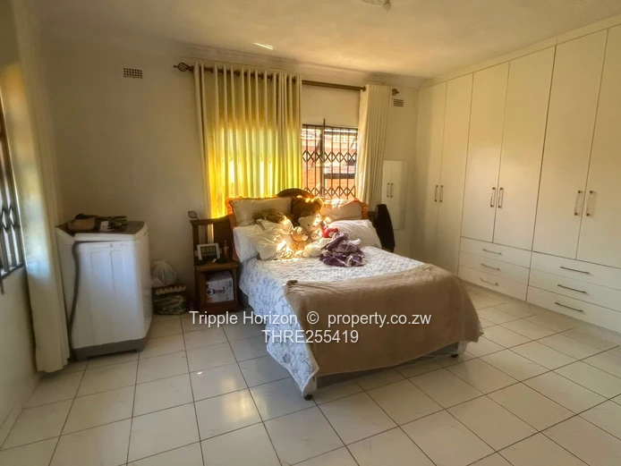Spacious 4-Bed Westgate Home with Double Garage & Borehole