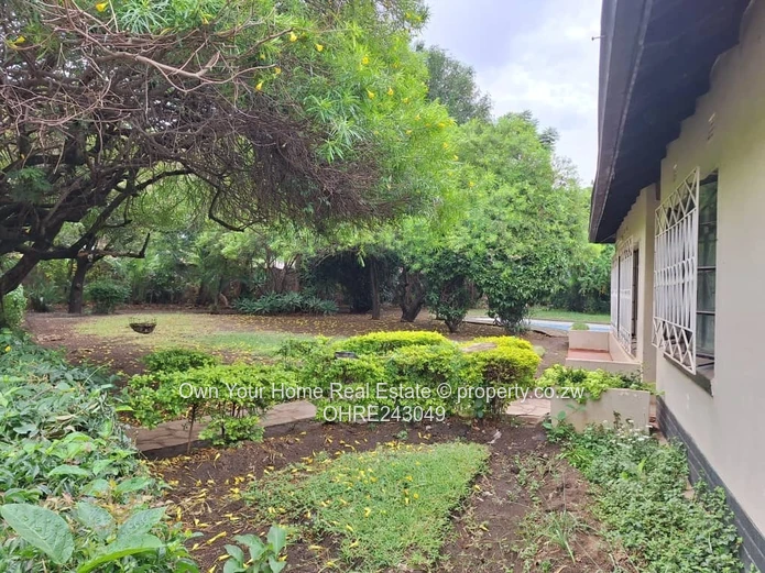 Marlborough 4-Bed on 3950m² — Pool, Borehole & Water Tank