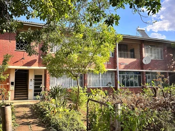 2 Bedroom Flat & Apartment