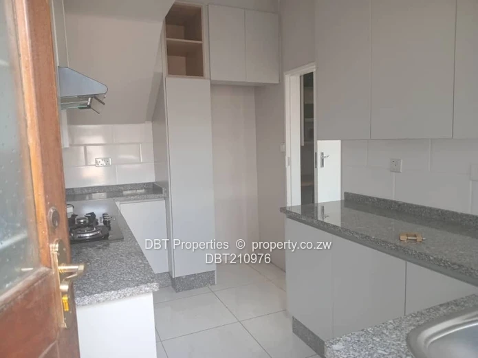 Flat available in Hillside